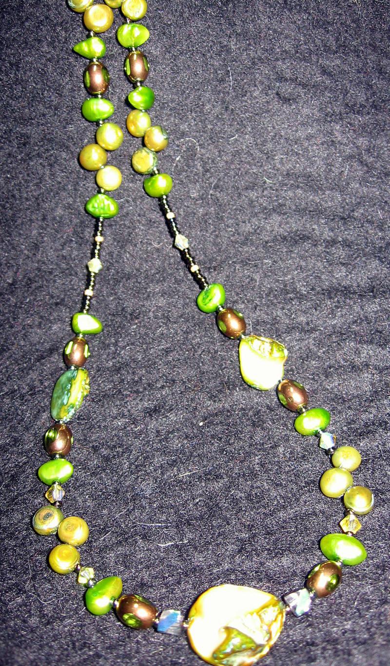Green Pearlescent Necklace
